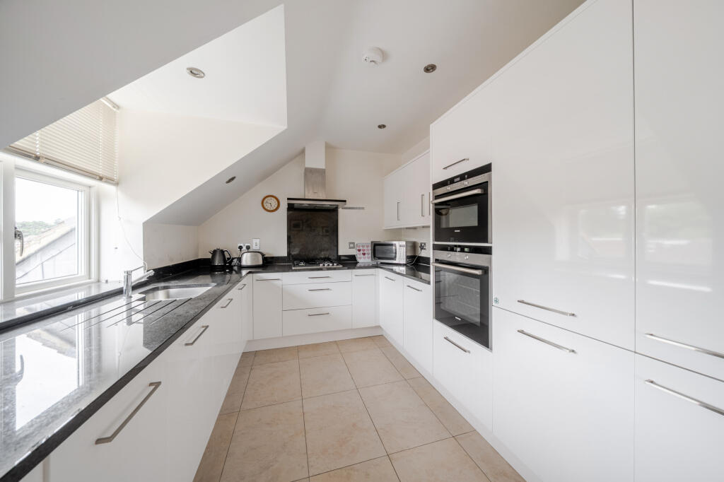 Apartment in St Albans, Harpenden - View 4