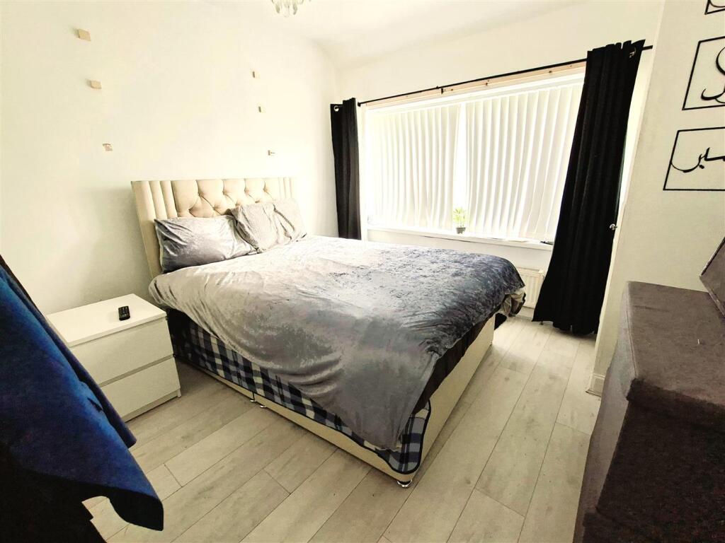 House in Birmingham, West Midlands - More