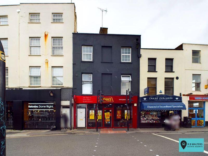 2-bed flat on High Street, Cheltenham, £110,000