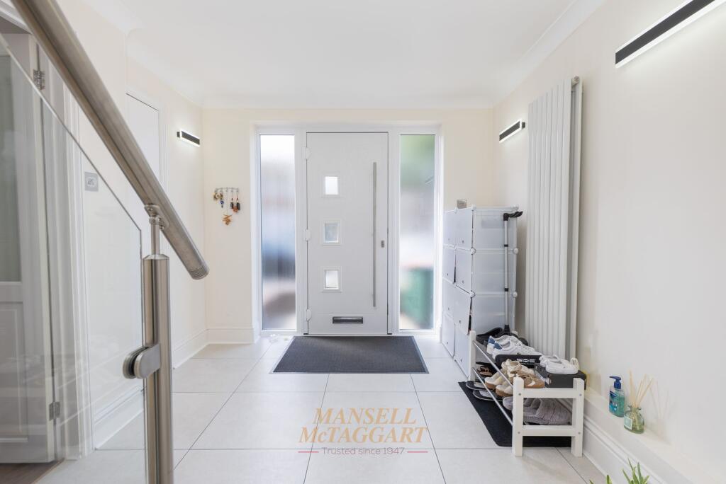 Medway Road, Crawley, RH11 - View 5