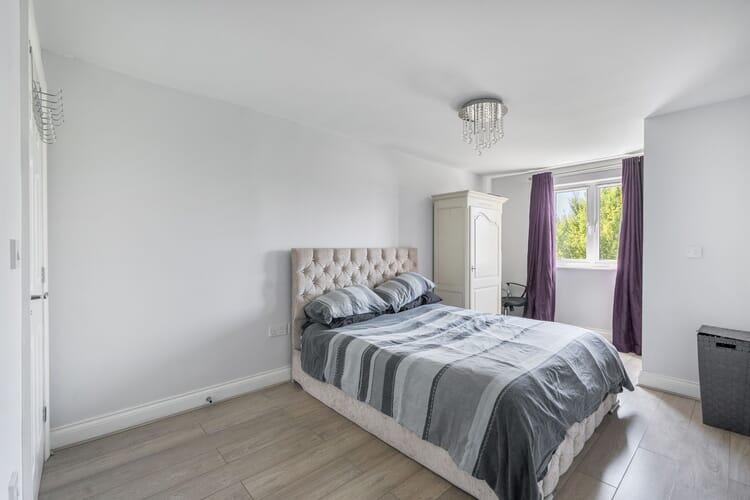 Apartment in Slough - View 5