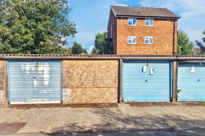 Land and Garages at Seafield Road, London N11 2EU