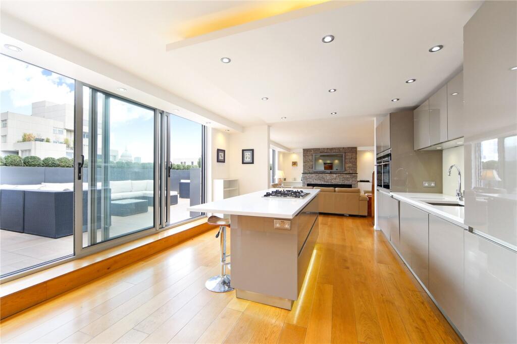 Main image of property: Rennie Court, 11 Upper Ground, London, SE1