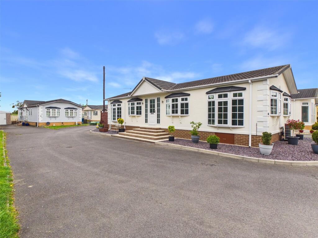 2-bed caravan on Gloucester Road, Staverton, Cheltenham, Gloucestershire, GL51, £200,000