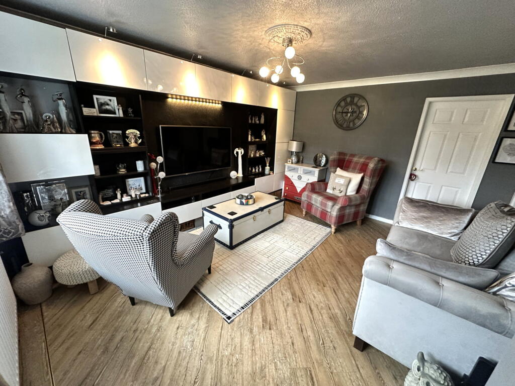 12 Bullcote Green, Royton OL2 6NJ photo 4
