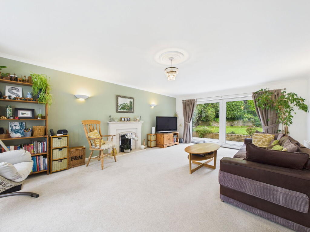Longlands Spinney, Worthing BN14 9NU - View 2