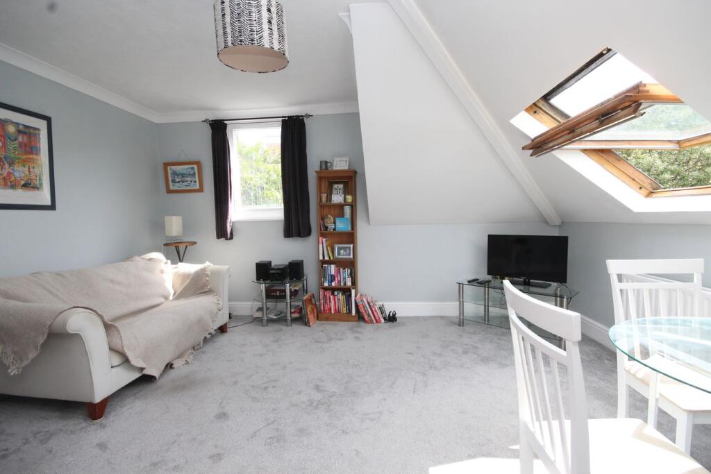Apartment in Bournemouth, Springbourne - View 3