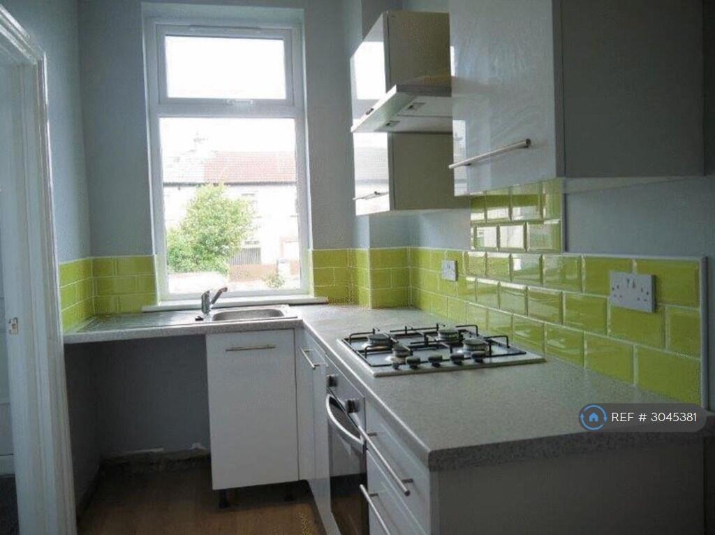 House in Bradford - View 2