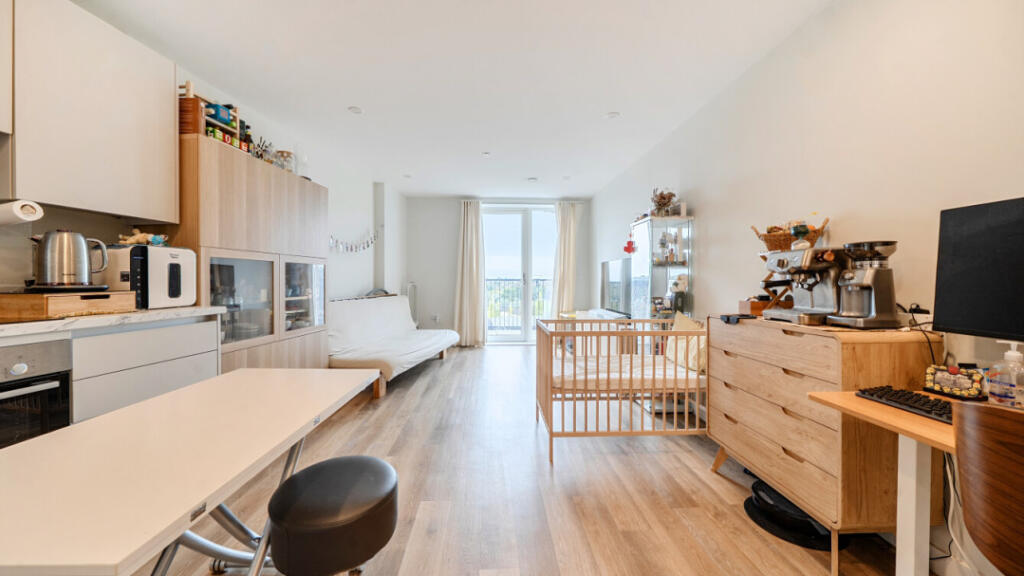 Apartment in Southall - View 5