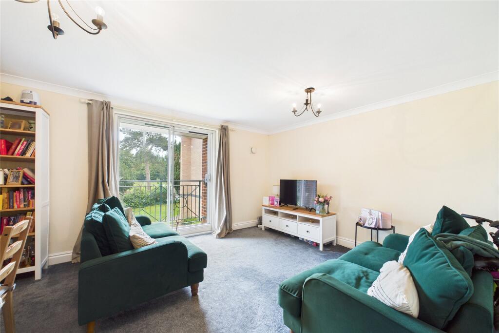Main image of property: Hedingham Mews, All Saints Avenue, Maidenhead, Berkshire, SL6