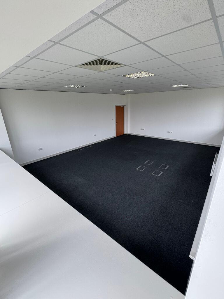 650 sqft office
