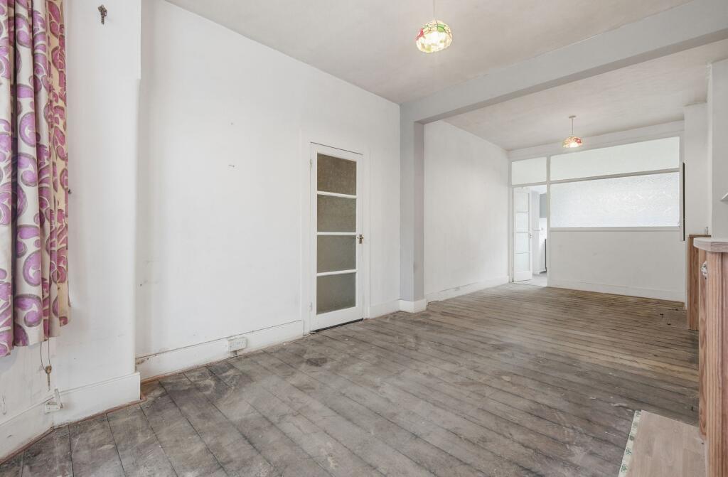 House in London, Upton Park - More