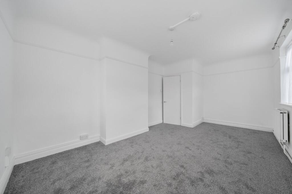 Montague Road, Wimbledon, London, SW19 - View 2