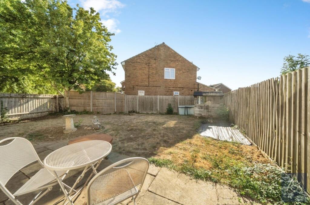 House in Buckingham, Buckinghamshire - View 4