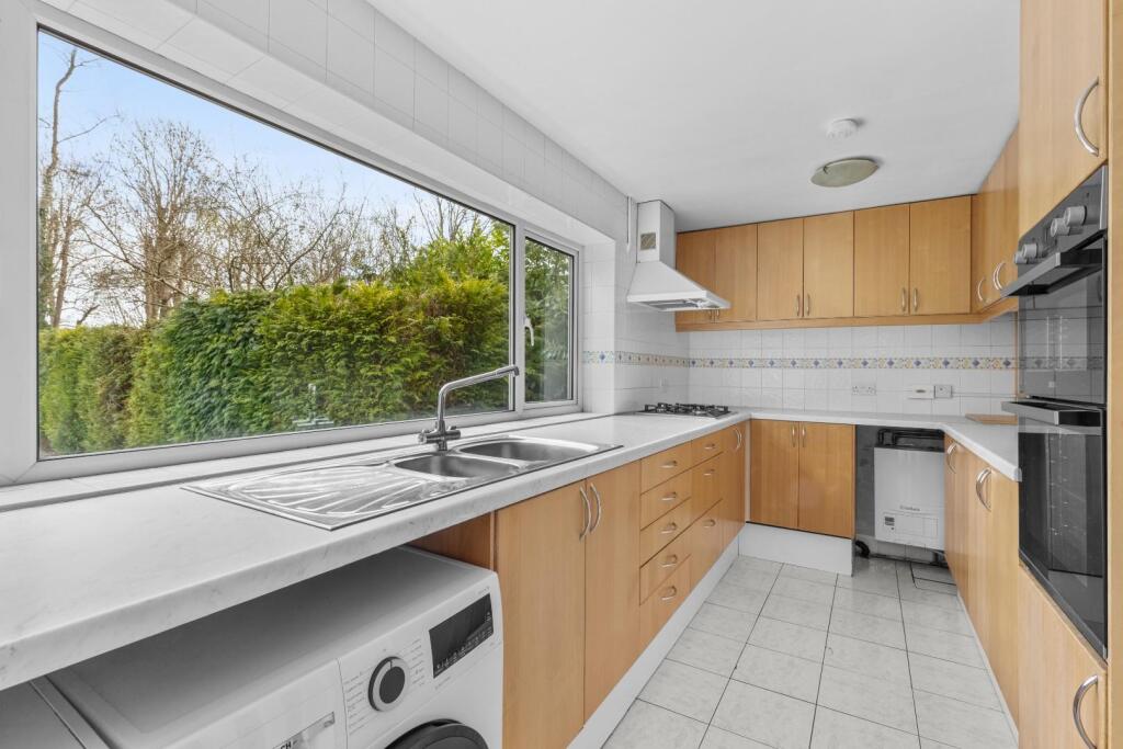 House in Buckinghamshire, Chesham Bois - View 4