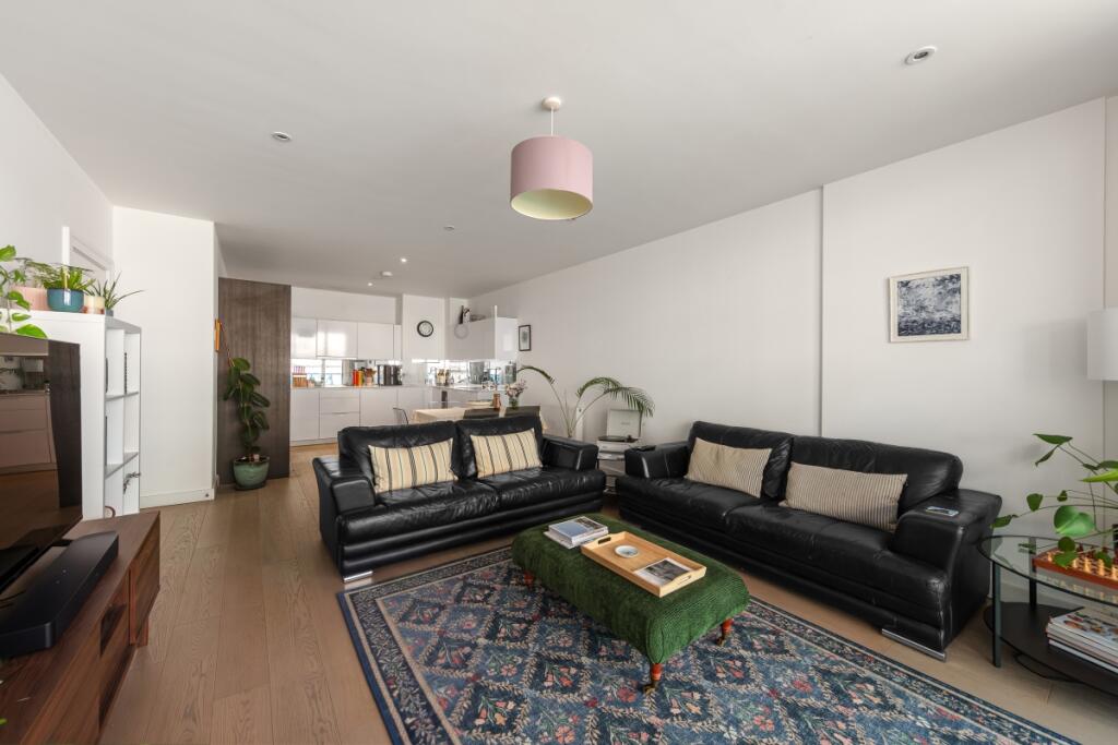 3-bed flat on Granite Apartments, River Gardens Walk London SE10, £850,000