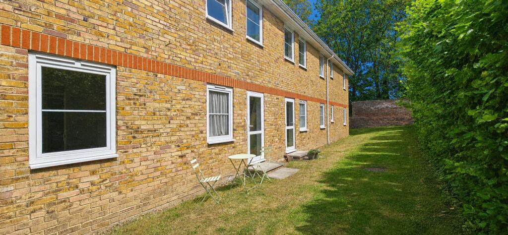 Apartment in Canterbury - View 3