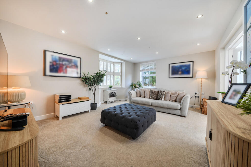 House in West Oxfordshire, Carterton - View 4
