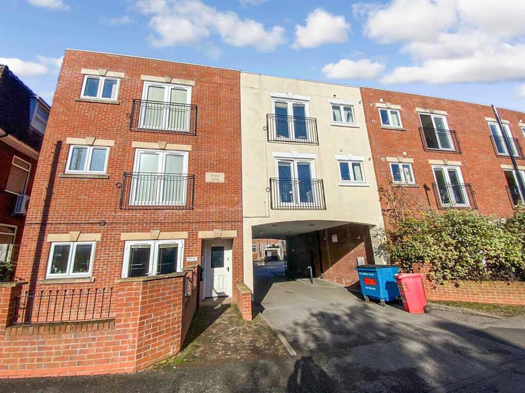 Main image of property: Quinton Parade, Coventry, CV3 5HW