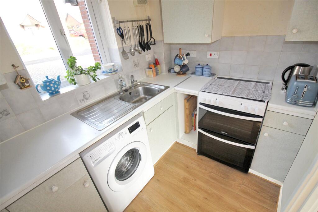 Willis Way, Purton, Swindon, Wiltshire, SN5 photo 4