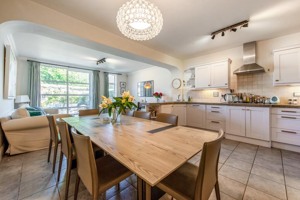 House in Winchester, Hampshire - View 4