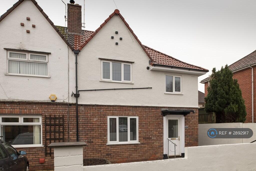 4 bedroom semi-detached house for rent