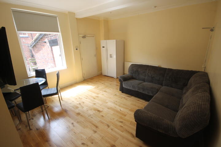 6 bedroom terraced house for rent