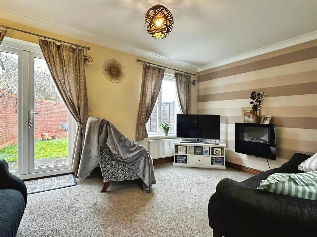 Bluebell Close, Leekbrook, Staffordshire, ST13 7AW photo 3