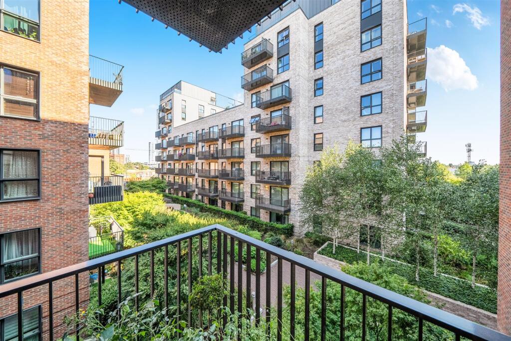 Apartment in Southall - More