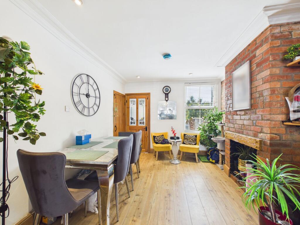 House in Reading, Katesgrove, Whitley - More