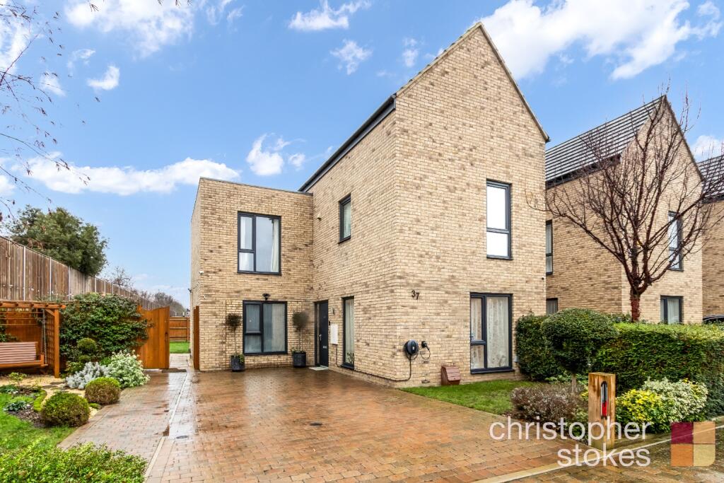 4-bed detached on Markwick Avenue, Cheshunt, Hertfordshire, EN8 9FP, £650,000