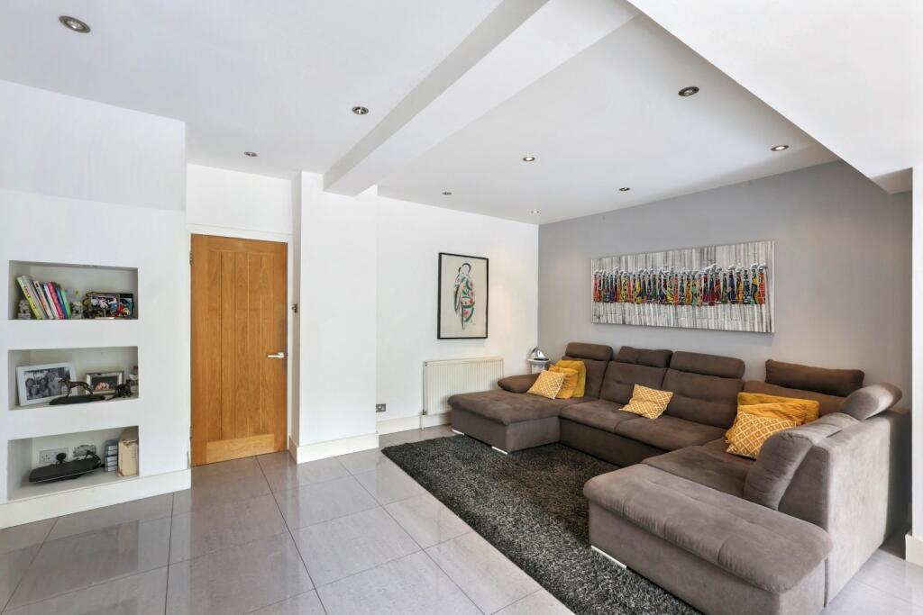 House in St Albans - View 2