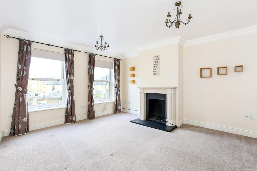 House in Windsor - View 4