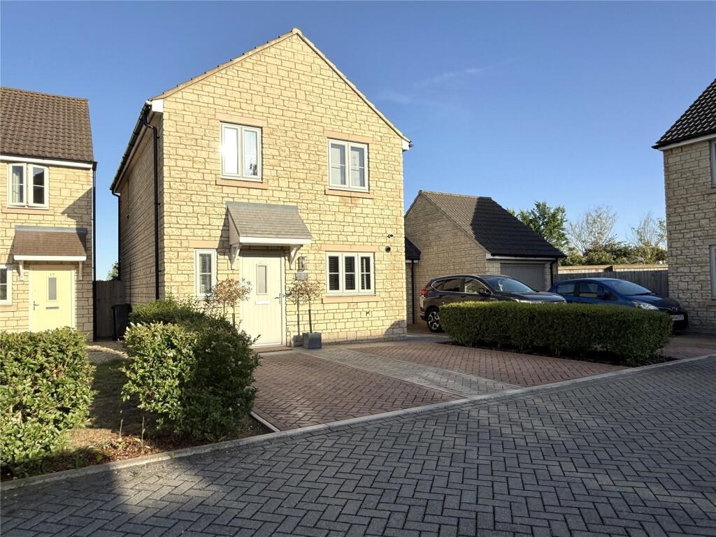 3-bed detached on Robinscroft, Blunsdon St. Andrew, Swindon, SN25, £340,000
