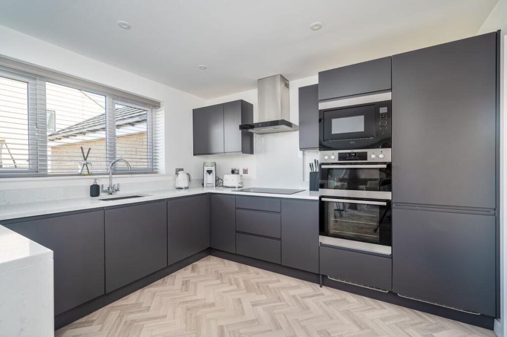 House in Leeds, Nethertown, Drighlington - View 3