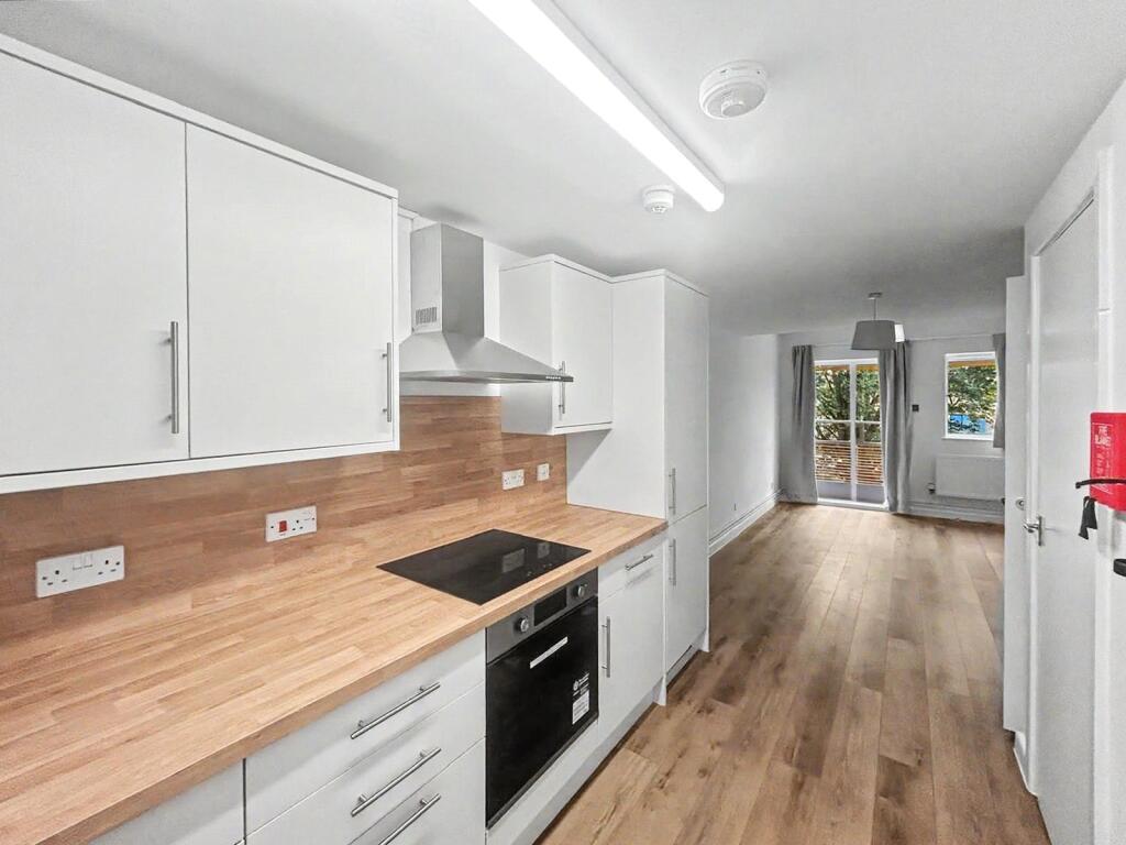 Apartment in Cambridge - View 2