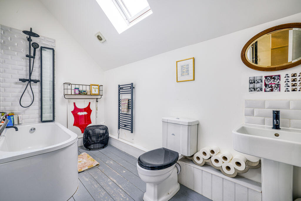 Additional image 18 of Unique 6 bedroom detached property on Bruton High Street