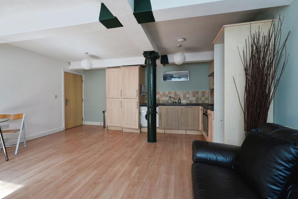 Apartment in Bradford, West Yorkshire - View 3