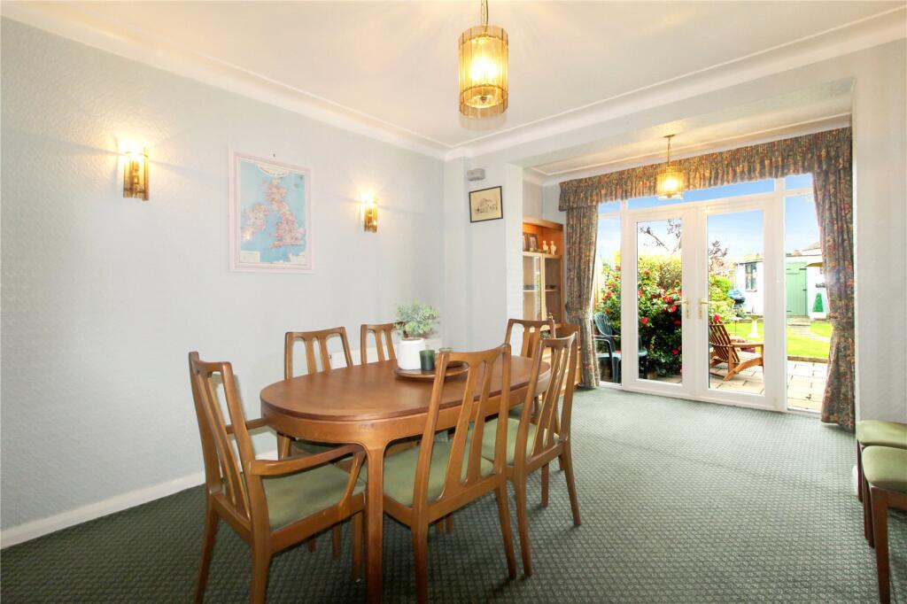Mountdale Gardens, Leigh-on-Sea, Essex, SS9 photo 4