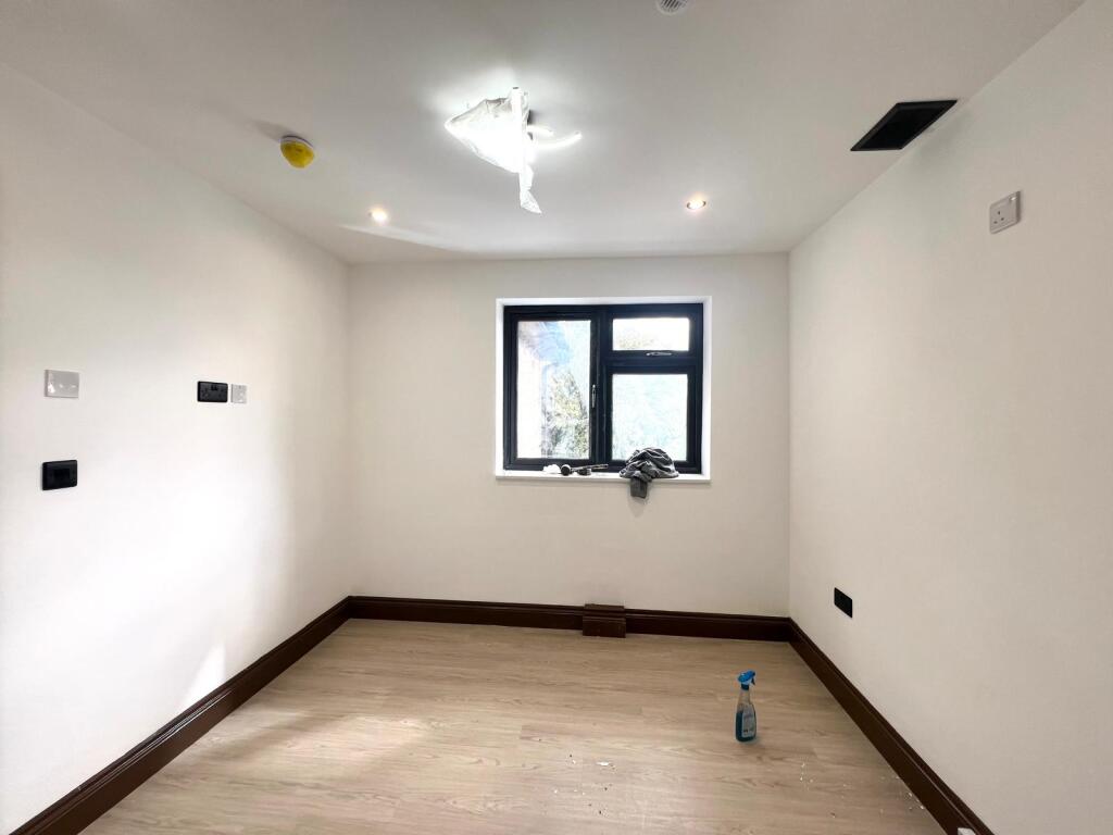 House in Southall - View 4