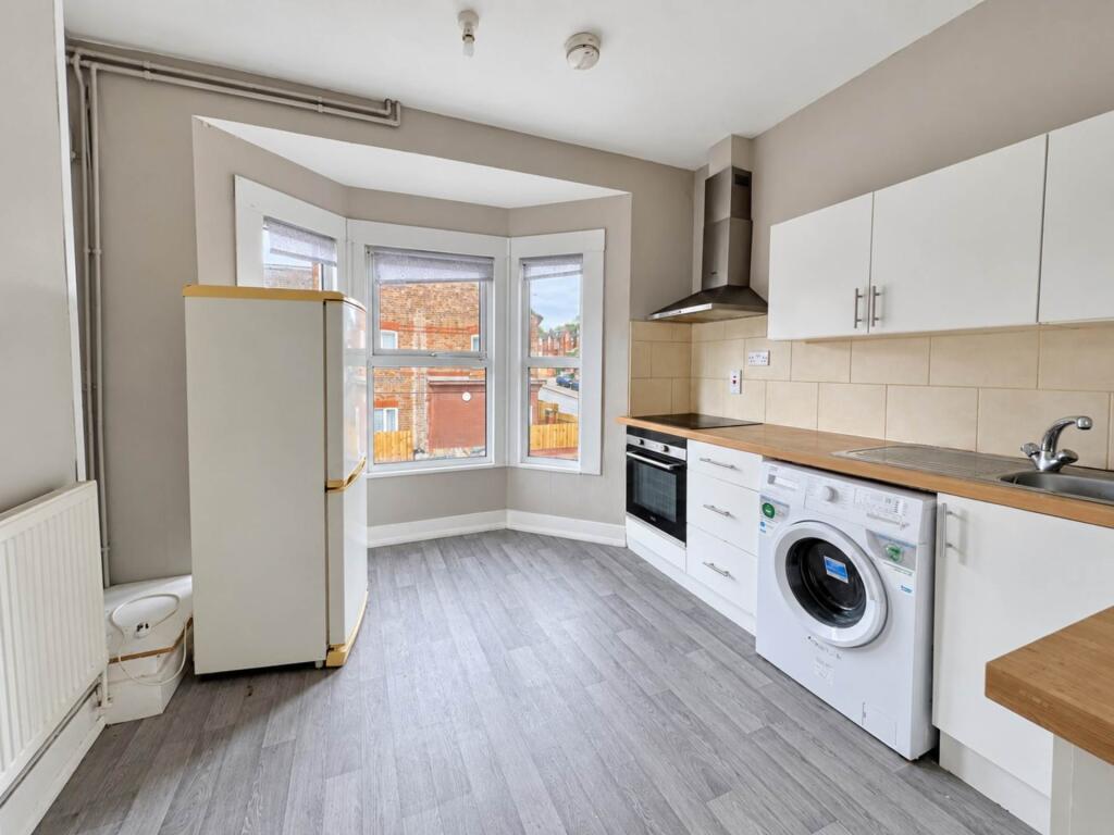 Apartment in Luton - View 4