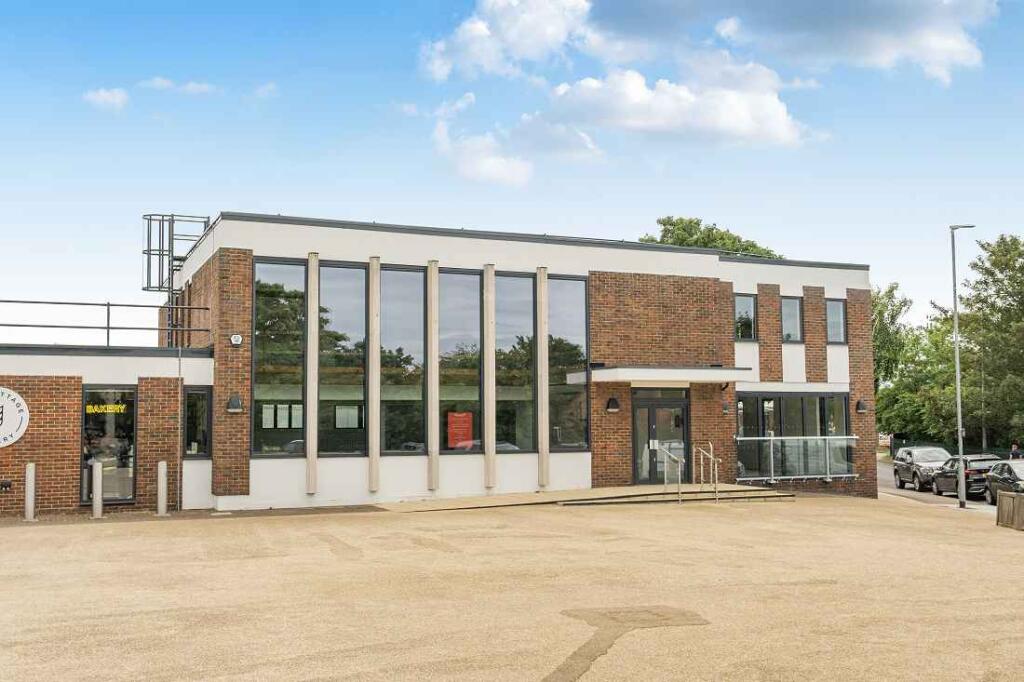Main image of property: E-619956 - Restaurant Opportunity, 3 Station Road, Flitwick MK45 1JT