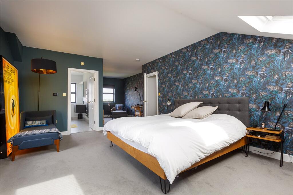 House in Tonbridge - More