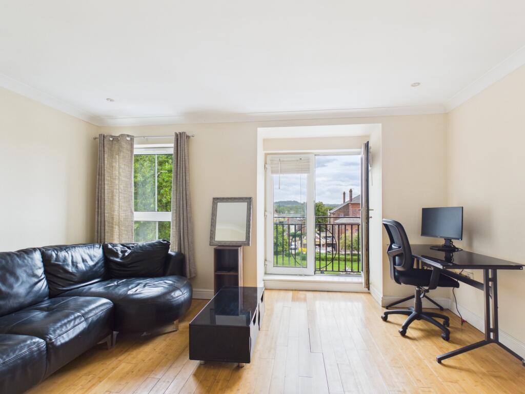 Apartment in Warrington, Centre Park, Howley - View 4