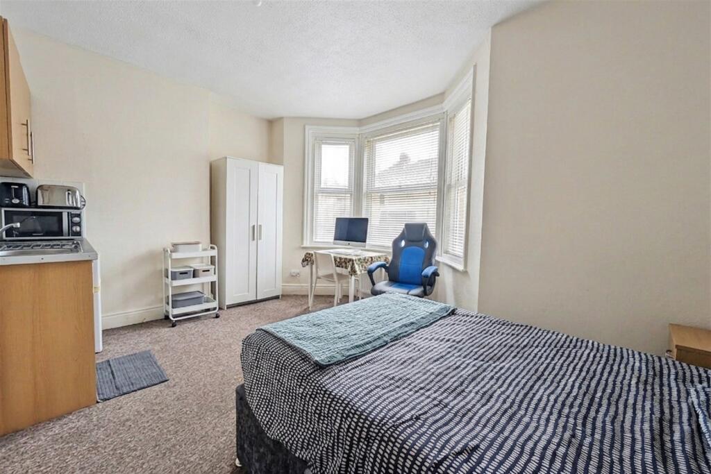 House in Eastleigh - View 5