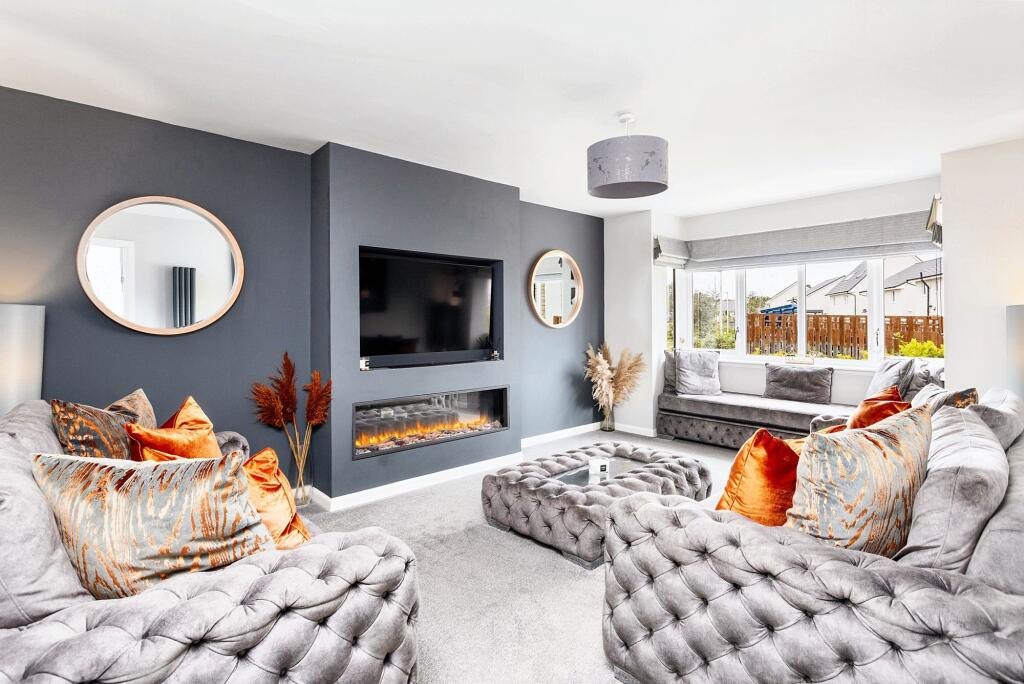 House in East Calder, Calderwood - View 2