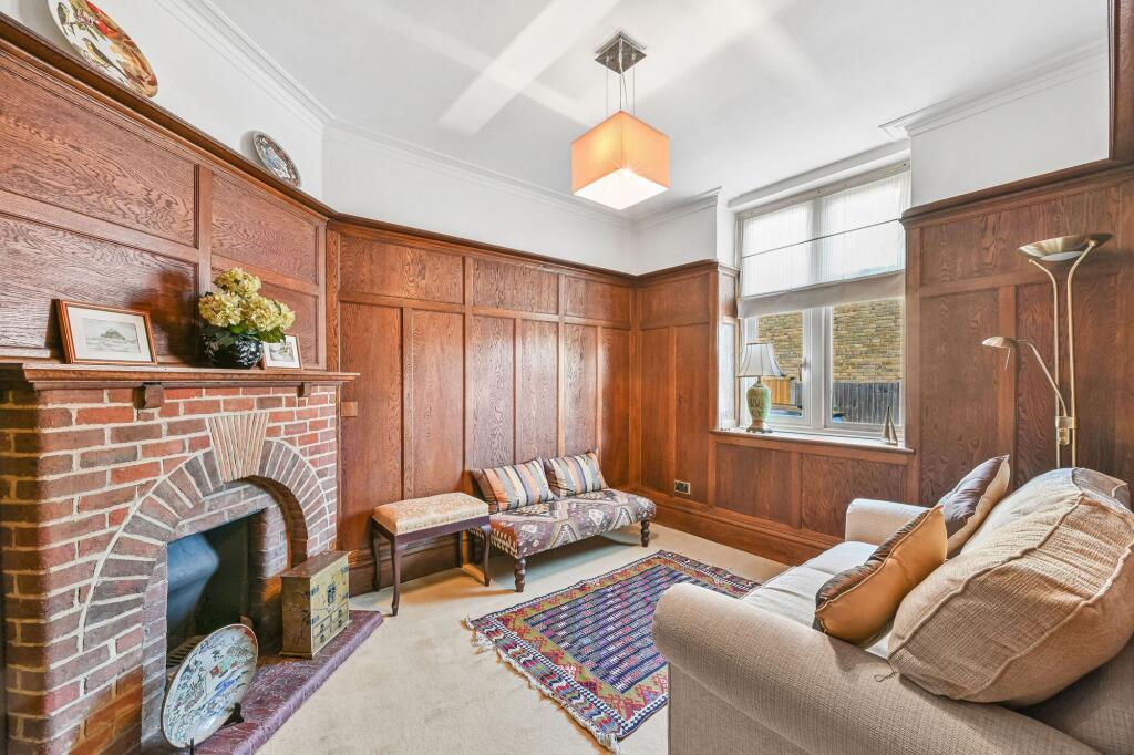 Apartment in Kingston upon Thames - More