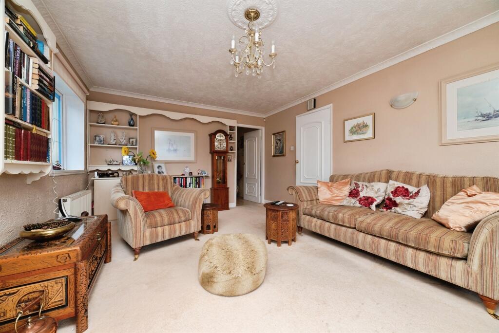Cedarwood Drive, Hull - View 3