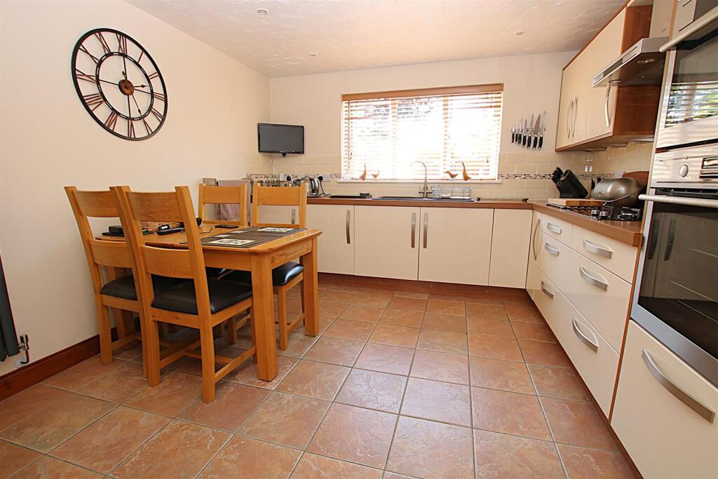 House in Wootton, Simpson Manor - View 5