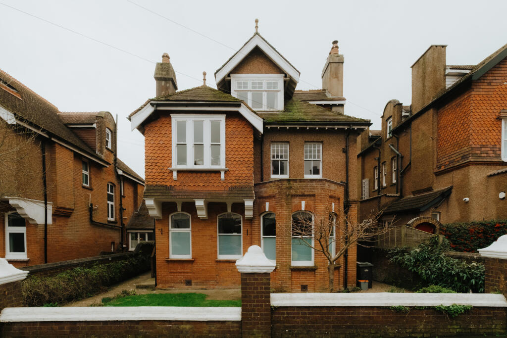 St Matthews Gardens, St. Leonards-On-Sea photo 2